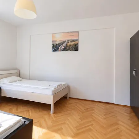 House Managers - Vintage Hostel